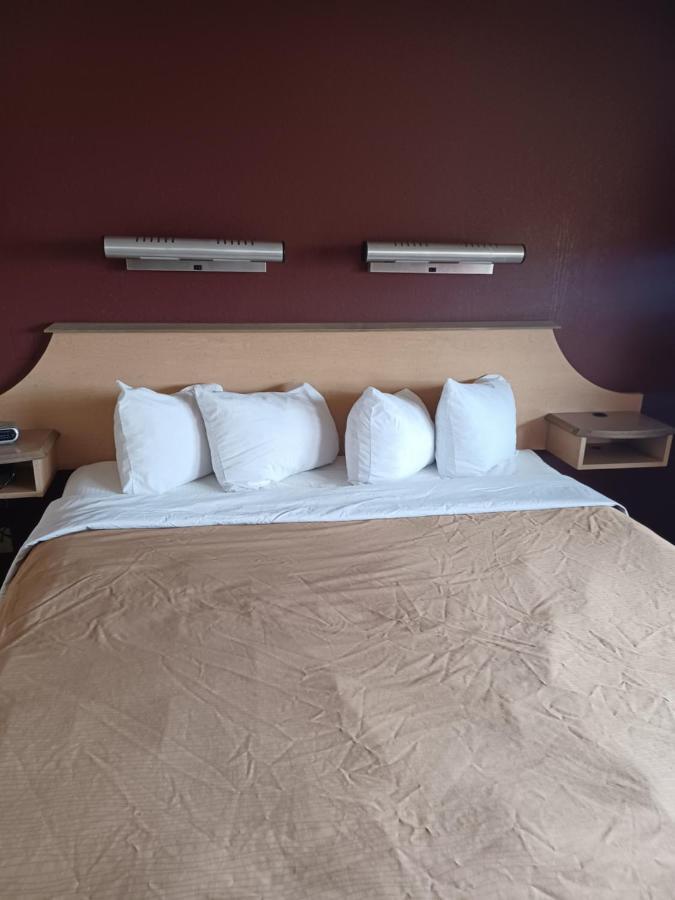 Red Oak Inn Белвил Екстериор снимка